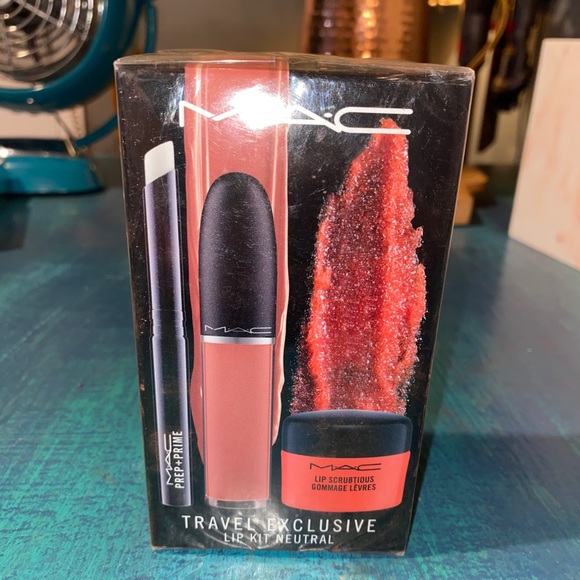 NWT MAC TRAVEL EXCLUSIVE LIP KIT - Picture 6 of 7